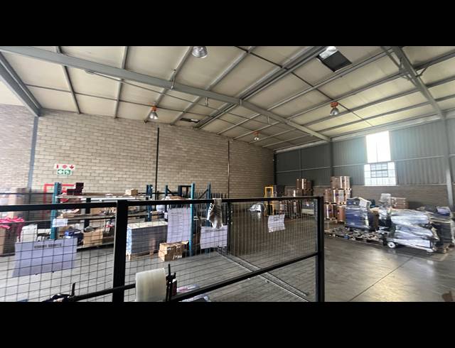 1,040M² WAREHOUSE TO LET IN SPARTAN